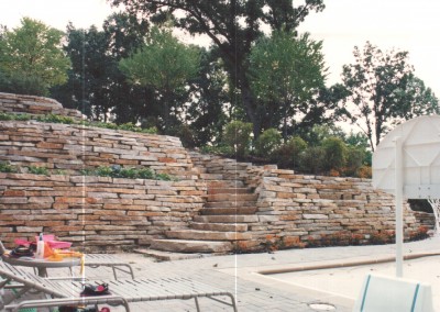 Retaining Wall with Outcropping Steps